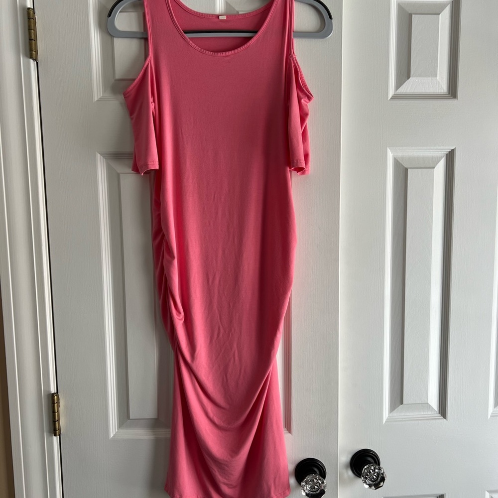 EUC Stretchy Shoulder Cut Out Dress! 🚭